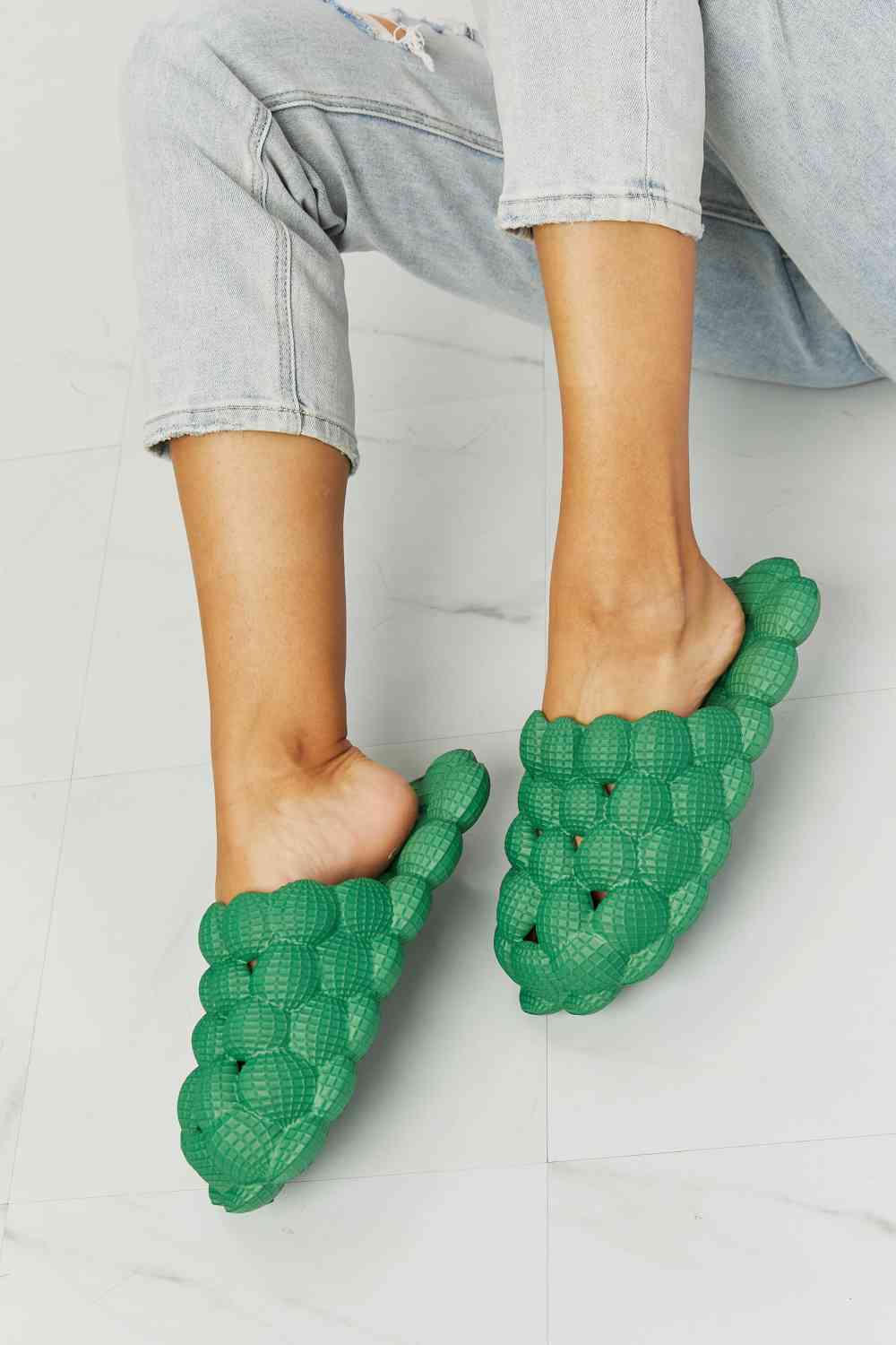 NOOK JOI Laid Back Bubble Slides in Green No 4