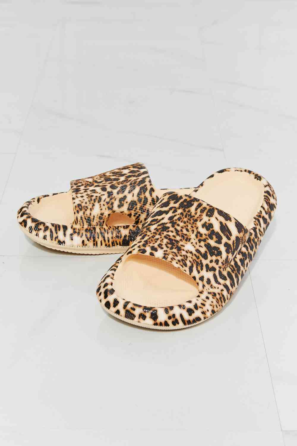 MMShoes Arms Around Me Open Toe Slide in Leopard No 5